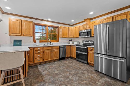 Pool Arcade Mtn Views Lake George Home Retreat WFH in Varensburga (NY)
