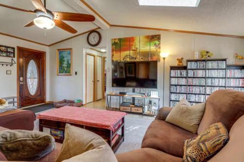 Private Pet Friendly Home Near Exotic Deer Farm Close to Pigeon Forge, Gatlinburg TN in Sevierville, USA