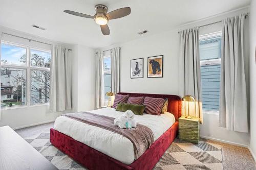 New! Minutes to Uptown CLT w King Suites