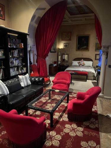 room detail thumbnail 1