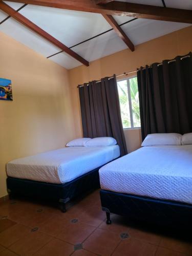 2 double beds
