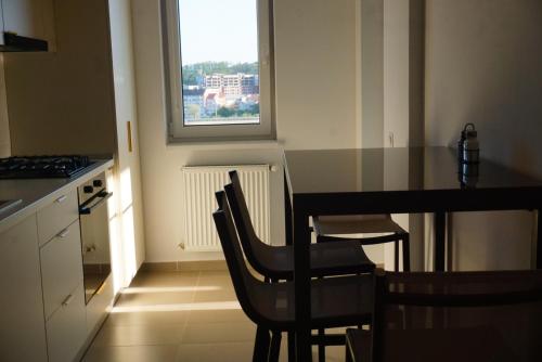 Unirea Towers 2-Room Apartment with Terrace Parking Option & City Views – khách sạn tại Nicolina