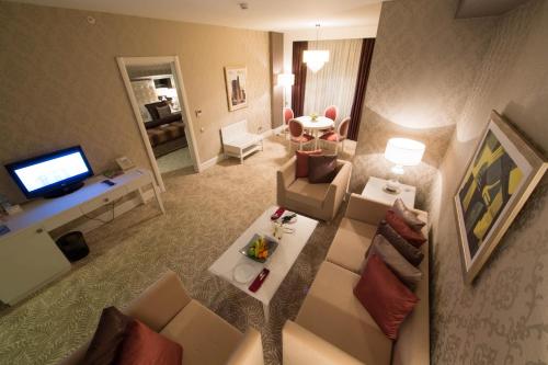 room detail thumbnail 1