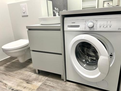 AVI GARDEN Apartments - image 3