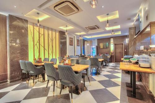 Hotel Apple Inn & Suites, New Delhi - Delhi