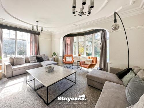 Spacious 5BR Leicester Home Sleeps 10 Parking! – khách sạn tại Stoneygate