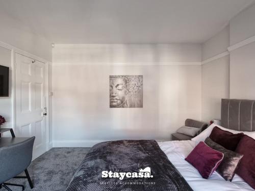 Spacious 5BR Leicester Home Sleeps 10 Parking! - Tap to explore photos