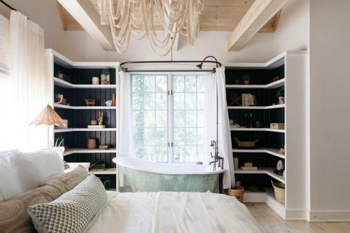 Leo Cottage by Juniper Holiday + Home in Union Pier (MI)