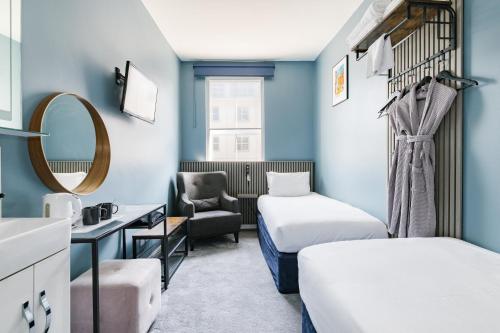 2 twin beds