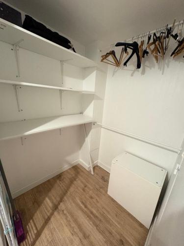 Large Studio Near Train station and Disney in Λόνη