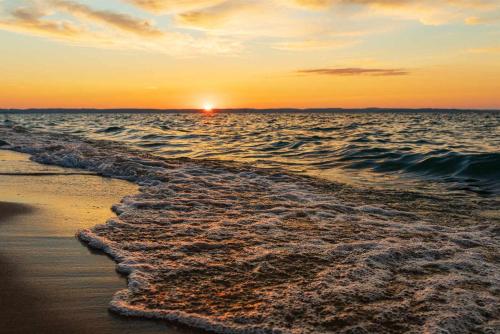 Exclusive 2 Chalet Stay-HotTub-Fireplace-Beachside in Traverse City, USA