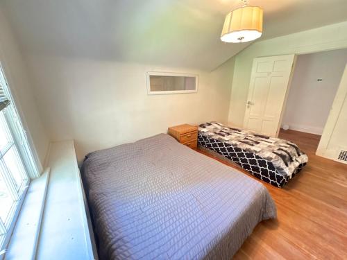 Prime Neighborhood Guest Room - 10 min to Airport - Free Parking – khách sạn tại Dunbar-Southlands