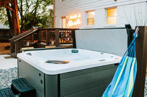 Soulfull ATL Hot Tub Fire Pit 4BR Experience — other in 2010, Decatur United States, 30032