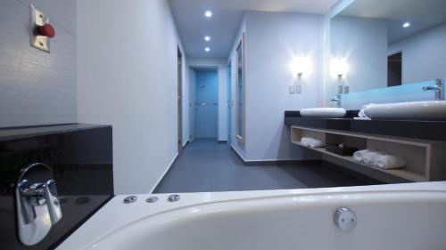 浴室, 智選假日酒店-墨西哥托雷奧-洲際酒店集團旗下 (Holiday Inn Express Mexico - Toreo By IHG) in 諾凱潘