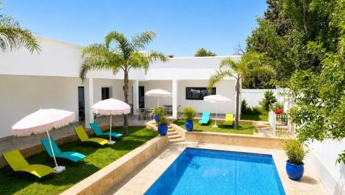 Luxury Villa with Private Pool - Club Access and Nature