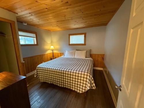 Rustic Inn - image 14