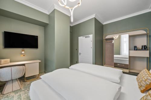 Hotel Pension Lumes - Self Check-In - Tap to explore photos