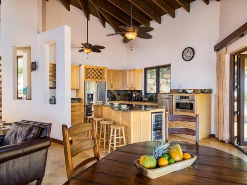 Elite Headland Villa stunning Views & Infinity Pool in Great Mountain