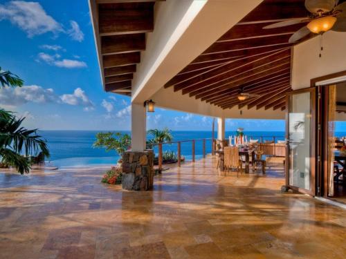 Elite Headland Villa stunning Views & Infinity Pool in Great Mountain