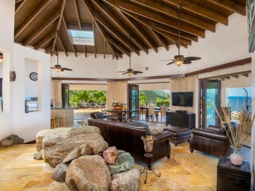 Elite Headland Villa stunning Views & Infinity Pool in Great Mountain