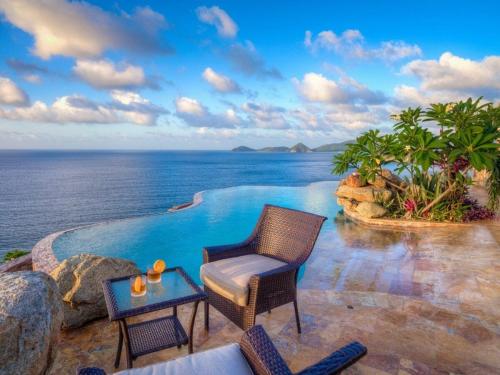 Elite Headland Villa stunning Views & Infinity Pool in Great Mountain