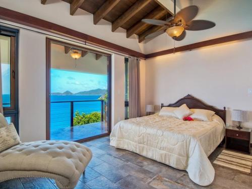 Elite Headland Villa stunning Views & Infinity Pool in Great Mountain