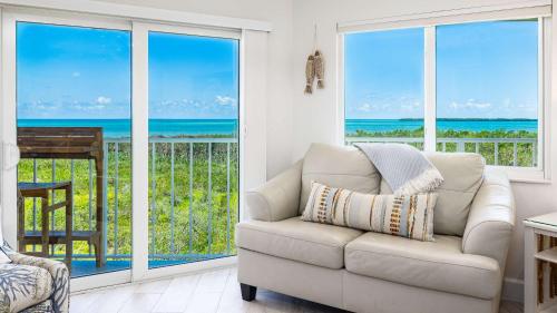 Sunrise Oasis - Top Floor Ocean Pointe 2411 in Key Largo, USA