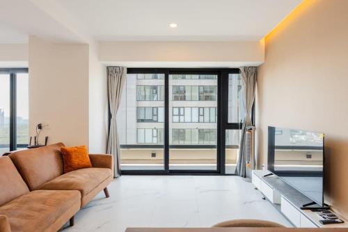 Designer Loft with insane Amenities Gym Cine Spa