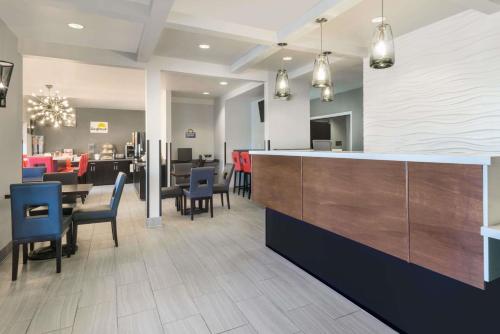 Hotel 1550 - SFO Airport West - image 37