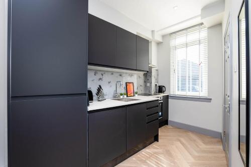 Edinburgh City Centre & Shore - Free Parking -WiFi - image 8