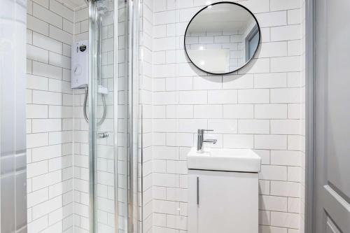 Edinburgh City Centre & Shore - Free Parking -WiFi - image 12