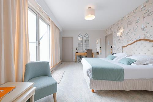 room detail thumbnail 1