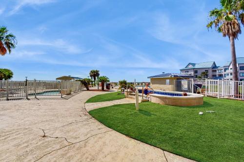 Condo by the beach with Gulf views plus shared pool in Gulf Highlands