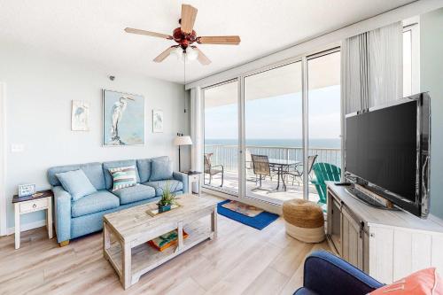 11th Floor Bayfront Condo w Amazing Views plus Shared Pools Tennis & Gym – khách sạn tại Gulf Highlands