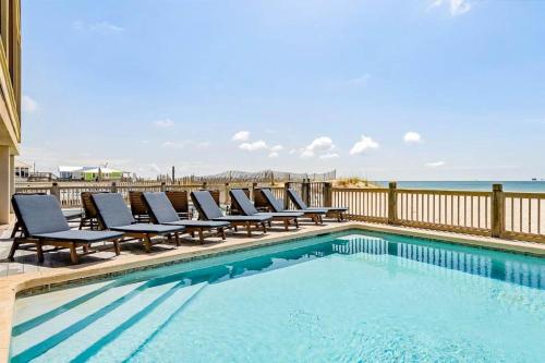 Colorful Beachfront Home wIncredible Views Free WiFi Central AC & More – khách sạn tại Fort Morgan