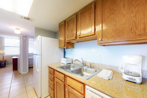 Gulf House 102 by Meyer Vacation Rentals - image 39