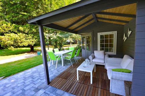  B&B Petit Chateau Les Tourelles in Rivage