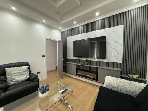 Ashfield II Co-Living - Private Room Self-Cater - Whitehill Industrial Estate