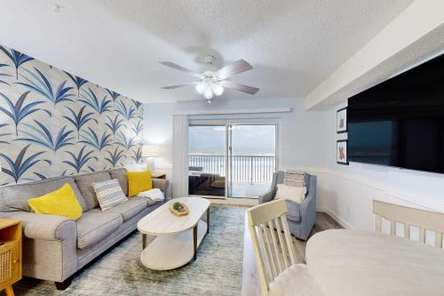3rd-floor beachfront condo with pool sauna gym hot tub Gulf views balcony – khách sạn tại Gulf Shores