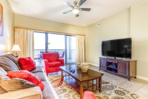 Beachfront condo with shared outdoor pool heated indoor pool sauna & grill area – khách sạn tại Orange Beach