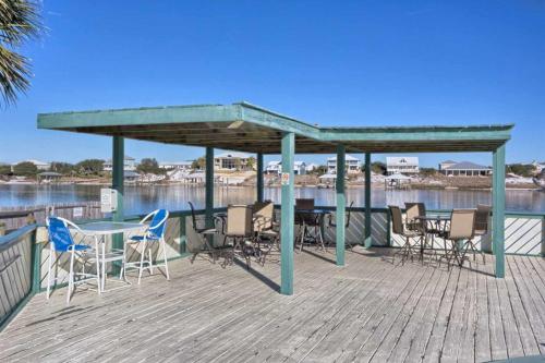 Beachfront Condo with Gulf View Balcony WiFi AC & Shared Pools in Perdido Beach