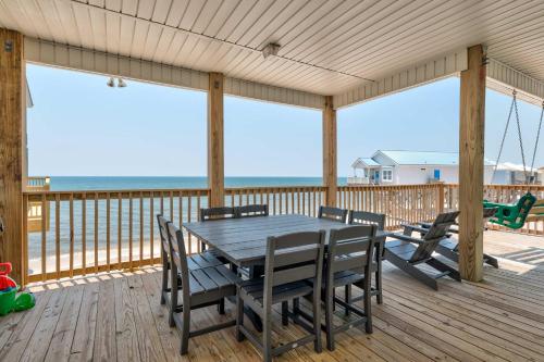 Exquisite oceanfront beach home with hot tub central AC balcony & W&D