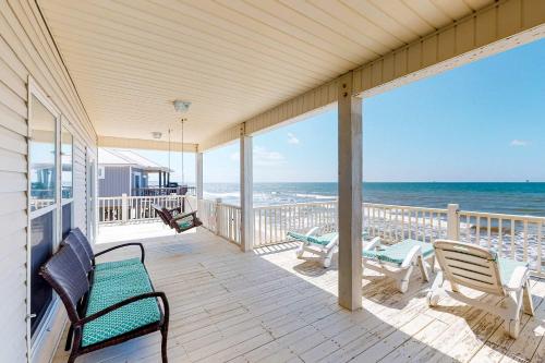 Ultimate oceanfront getaway for large groups with amazing views and sundeck