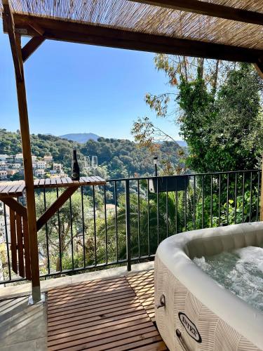 Chambre d'hotes romantique avec jacuzzi prive, parking, apercu mer in Ventabrun