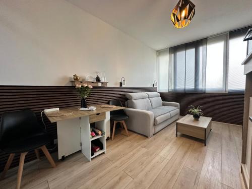 Chambre d'hotes romantique avec jacuzzi prive, parking, apercu mer in Ventabrun