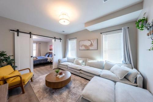 Modern 3BR| Easy Access to NYC + City Views in West Orange (NJ)