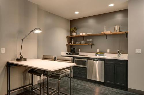 ห้องครัว, อาร์เชอร์ โฮเต็ล ฟลอแรม พาร์ค (Archer Hotel Florham Park) in ฟลอร์แฮม พาร์ค (NJ)