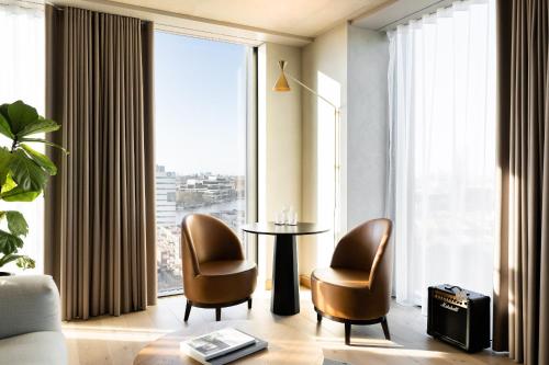 room detail thumbnail 1