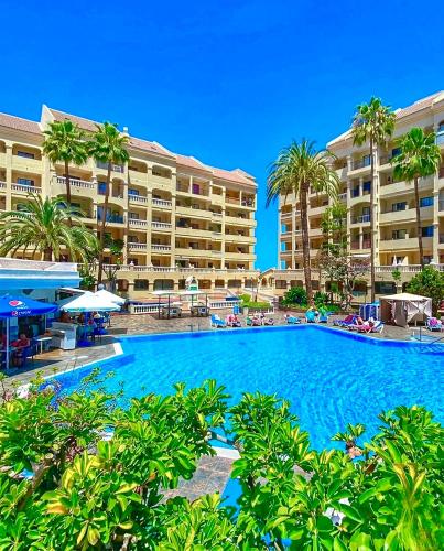 Peaceful & Bright Loft, HEATED POOL, NETFLIX, FREE WIFI & PARKING, TENNIS