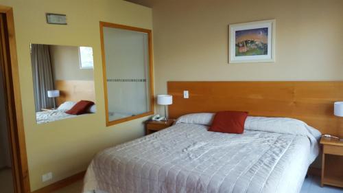 1 queen bed, 1 sofa bed